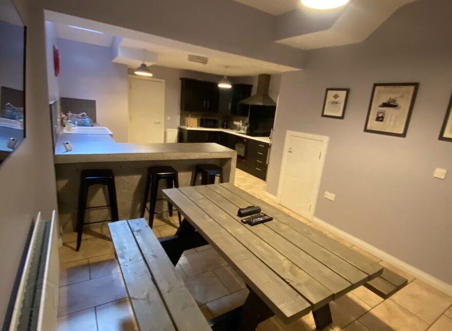 Great Accommodation, 54 Fitzroy Avenue, Queens University Quarter, Belfast, BT7 1HX