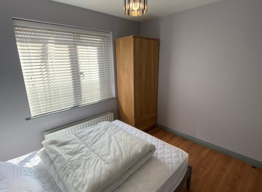Great Accommodation, 54 Fitzroy Avenue, Queens University Quarter, Belfast, BT7 1HX