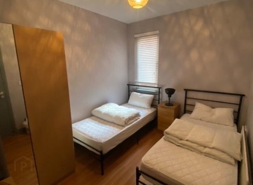 Great Accommodation, 54 Fitzroy Avenue, Queens University Quarter, Belfast, BT7 1HX
