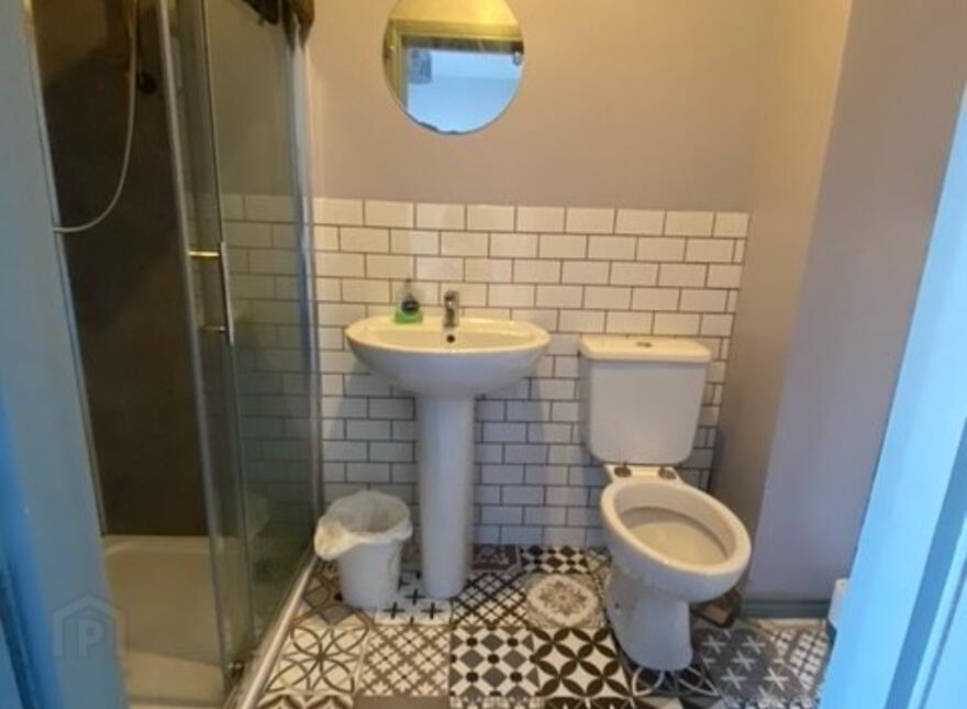 Great Accommodation, 54 Fitzroy Avenue, Queens University Quarter, Belfast, BT7 1HX