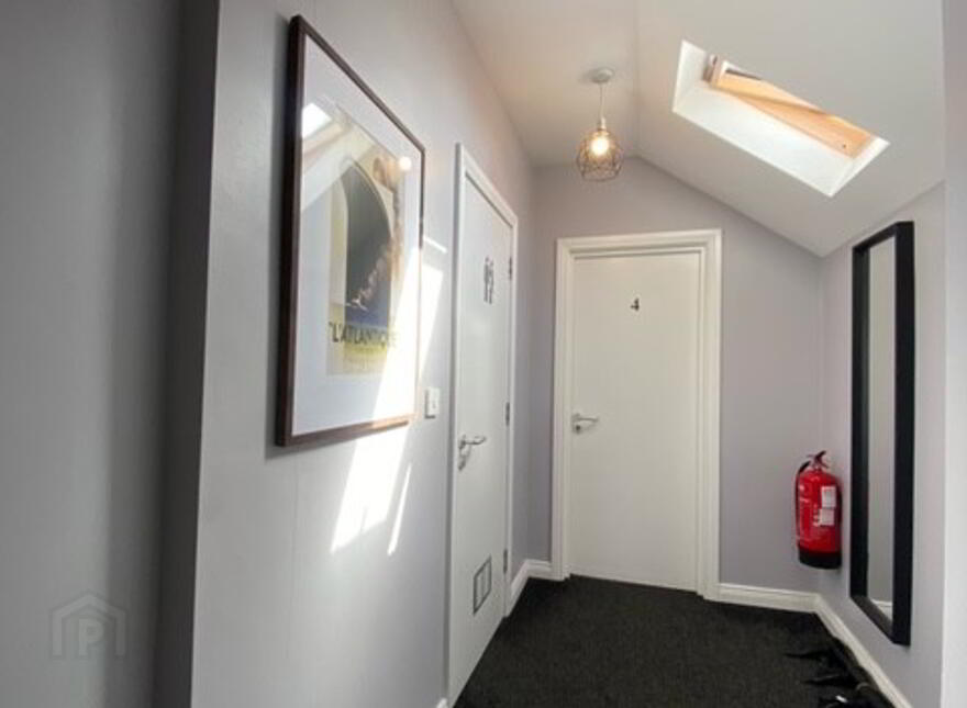 Great Accommodation, 54 Fitzroy Avenue, Queens University Quarter, Belfast, BT7 1HX