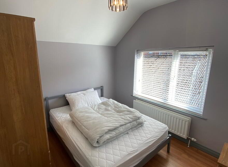 Great Accommodation, 54 Fitzroy Avenue, Queens University Quarter, Belfast, BT7 1HX