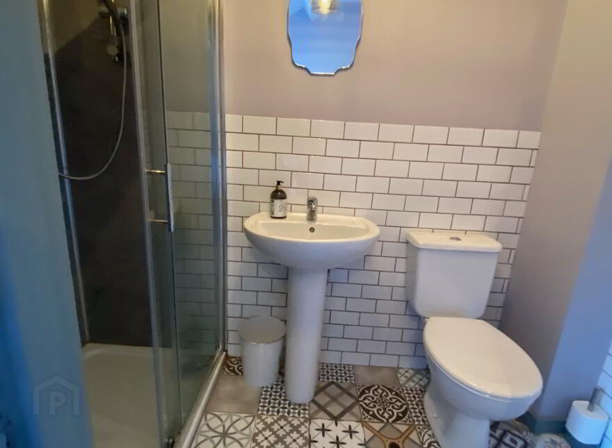 Great Accommodation, 54 Fitzroy Avenue, Queens University Quarter, Belfast, BT7 1HX
