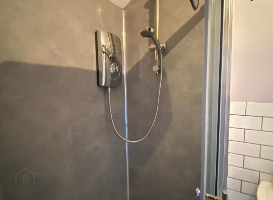Great Accommodation, 54 Fitzroy Avenue, Queens University Quarter, Belfast, BT7 1HX