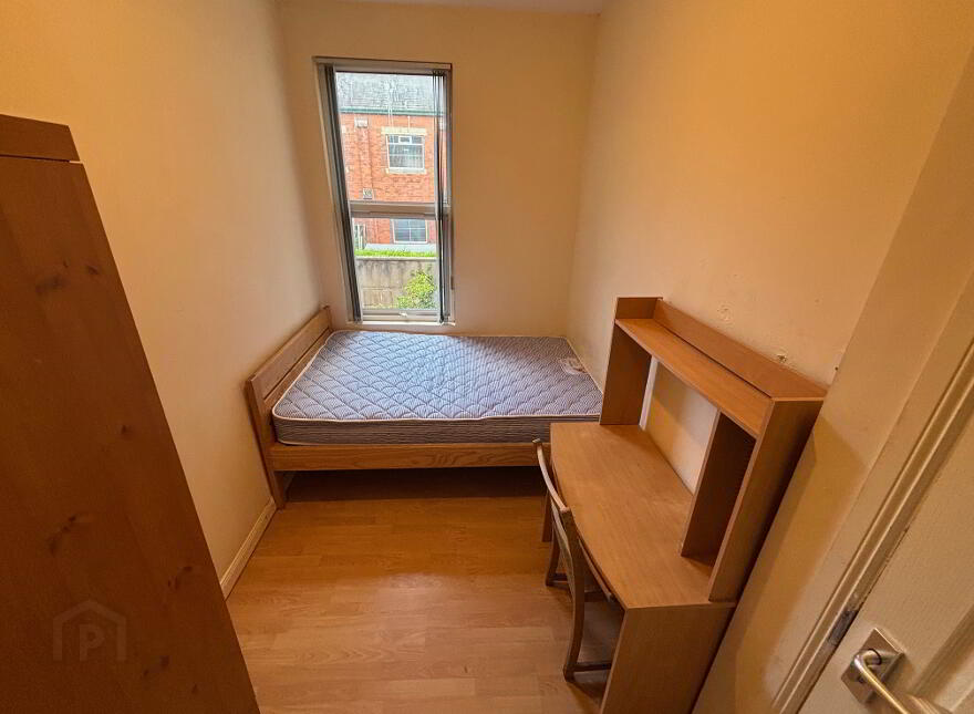 Great Apartment, 122b Fitzroy Avenue, Queens University Quarter, Belfast, BT7 1HX
