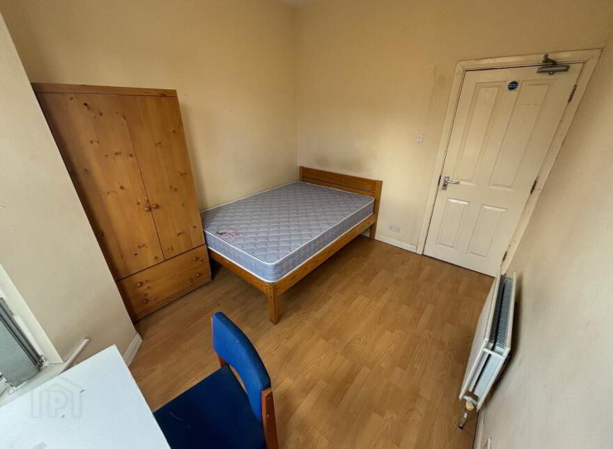 Great Apartment, 122b Fitzroy Avenue, Queens University Quarter, Belfast, BT7 1HX
