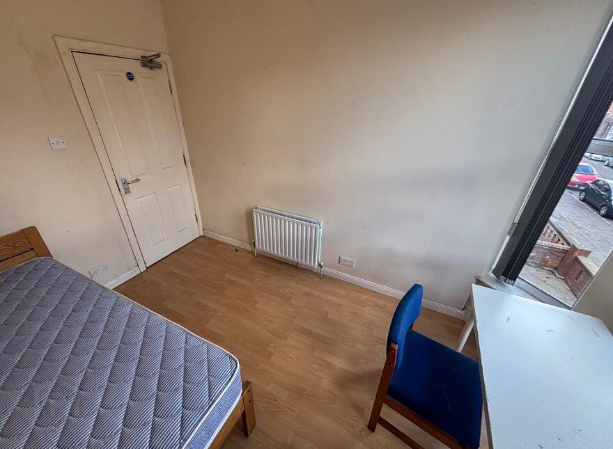 Great Apartment, 122b Fitzroy Avenue, Queens University Quarter, Belfast, BT7 1HX