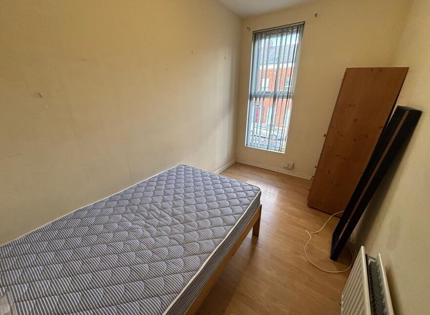 Great Apartment, 122b Fitzroy Avenue, Queens University Quarter, Belfast, BT7 1HX