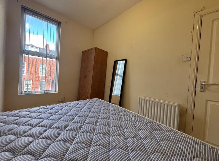 Great Apartment, 122b Fitzroy Avenue, Queens University Quarter, Belfast, BT7 1HX