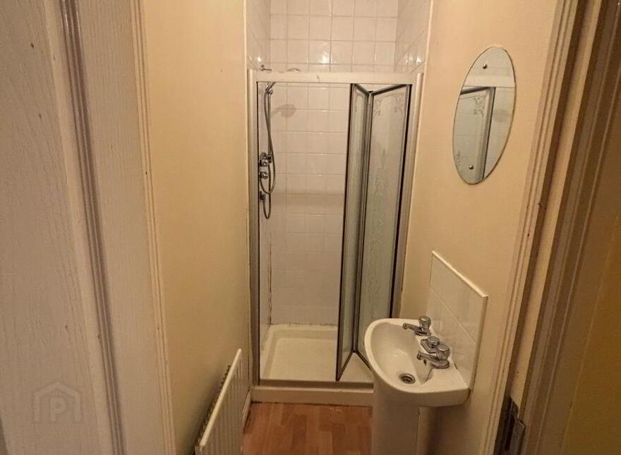 Great Apartment, 122b Fitzroy Avenue, Queens University Quarter, Belfast, BT7 1HX