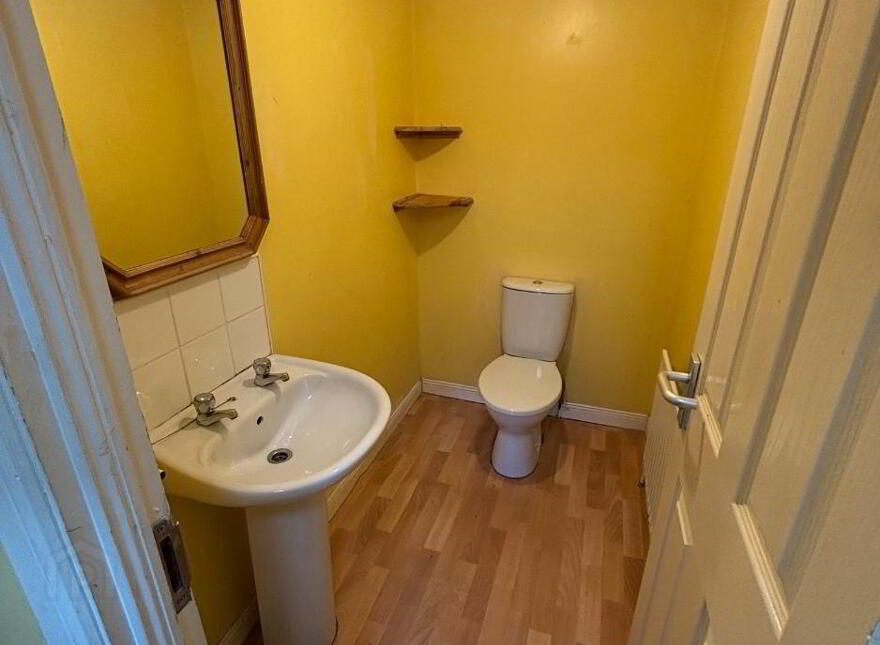 Great Apartment, 122b Fitzroy Avenue, Queens University Quarter, Belfast, BT7 1HX