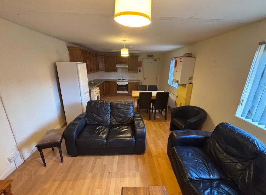Great Apartment, 122b Fitzroy Avenue, Queens University Quarter, Belfast, BT7 1HX
