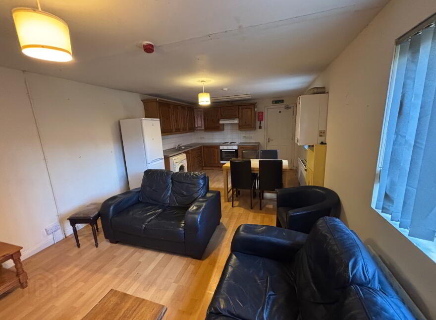 Great Apartment, 122b Fitzroy Avenue, Queens University Quarter, Belfast, BT7 1HX