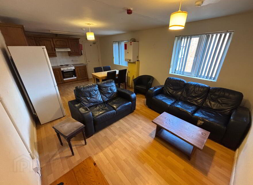 Great Apartment, 122b Fitzroy Avenue, Queens University Quarter, Belfast, BT7 1HX