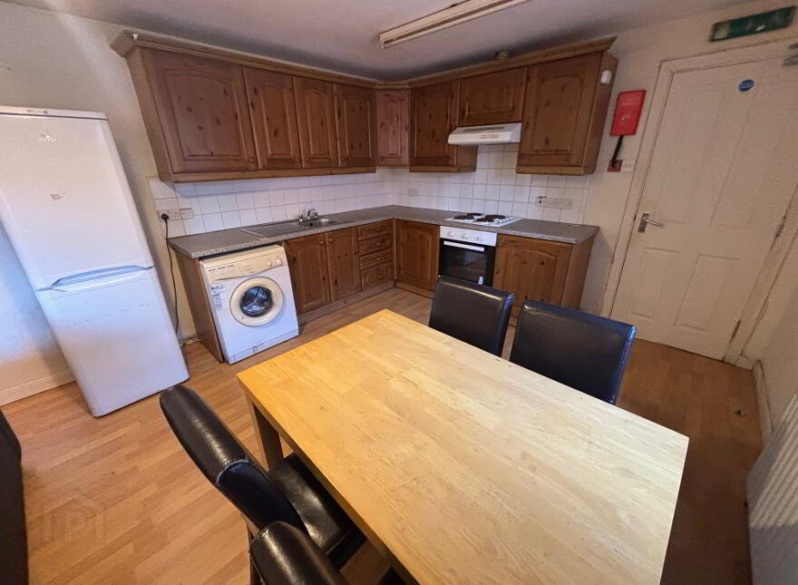 Great Apartment, 122b Fitzroy Avenue, Queens University Quarter, Belfast, BT7 1HX