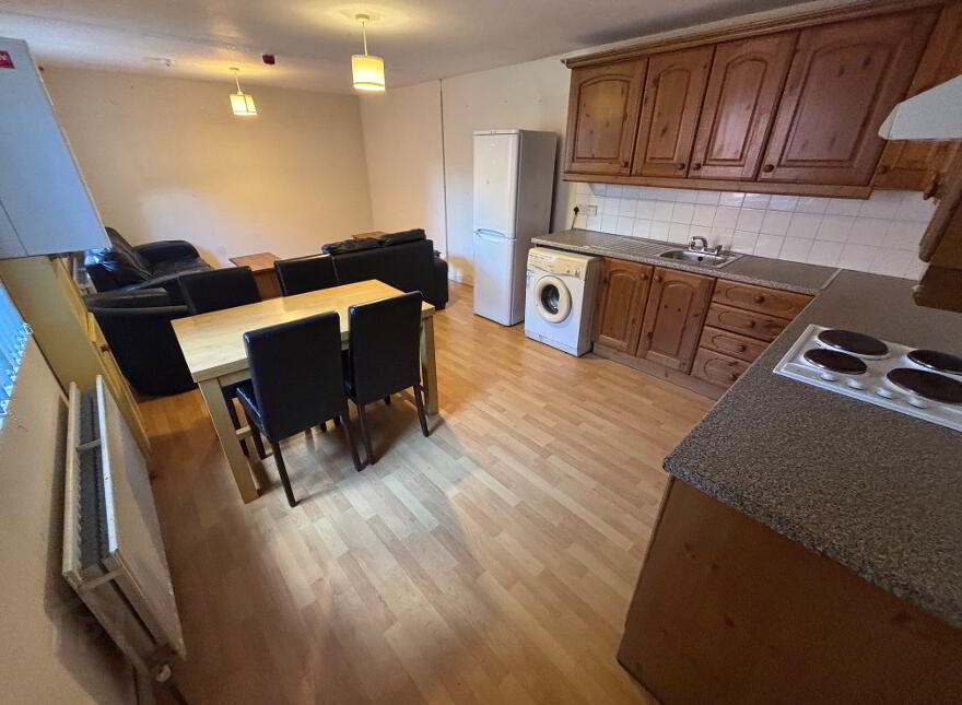 Great Apartment, 122b Fitzroy Avenue, Queens University Quarter, Belfast, BT7 1HX