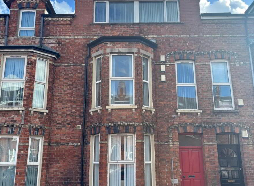 Great Apartment, 122b Fitzroy Avenue, Queens University Quarter, Belfast, BT7 1HX