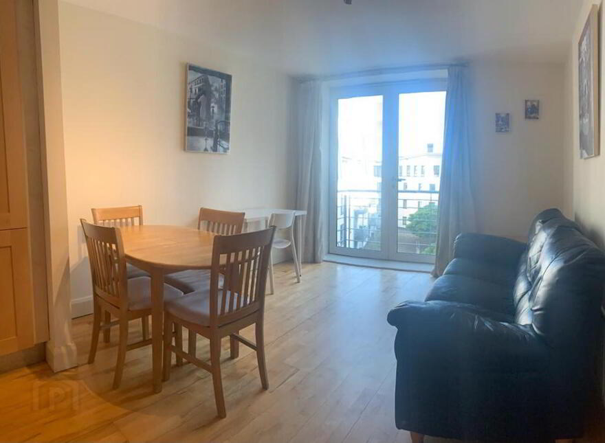 Aa4, 4 Whitehall Square, Belfast, BT12 5EU