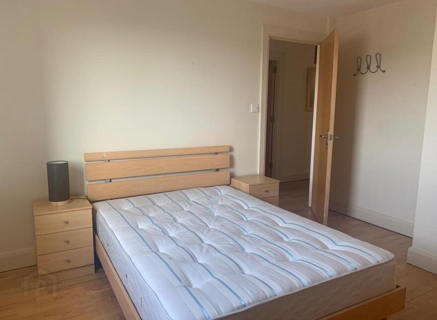 Aa4, 4 Whitehall Square, Belfast, BT12 5EU