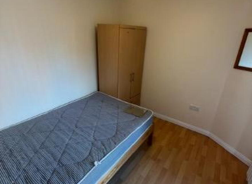 Great 3 Bedroom Apartment, 34C Magdala Street, Queens University Quart...Belfast, BT7 1PU