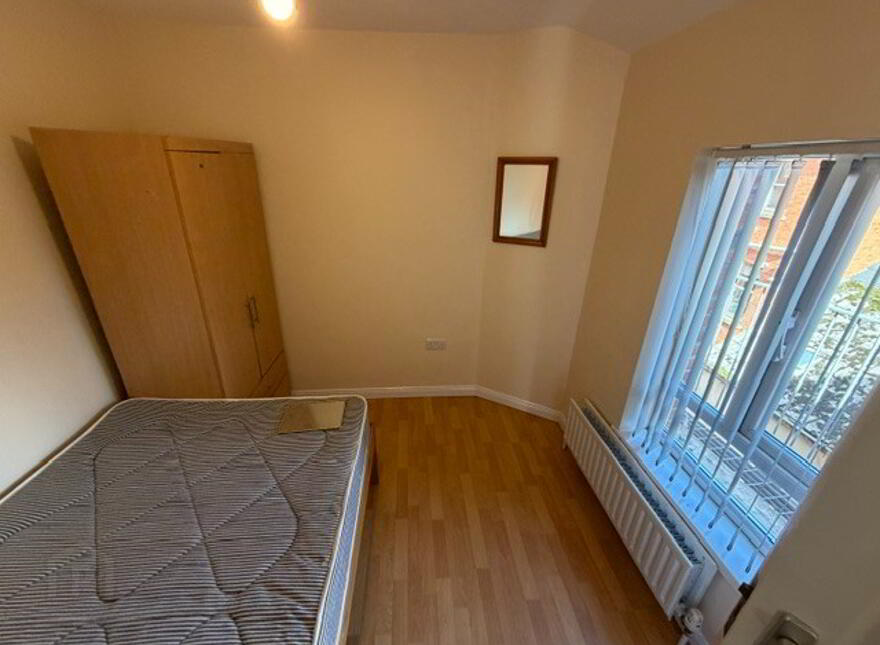 Great 3 Bedroom Apartment, 34C Magdala Street, Queens University Quart...Belfast, BT7 1PU