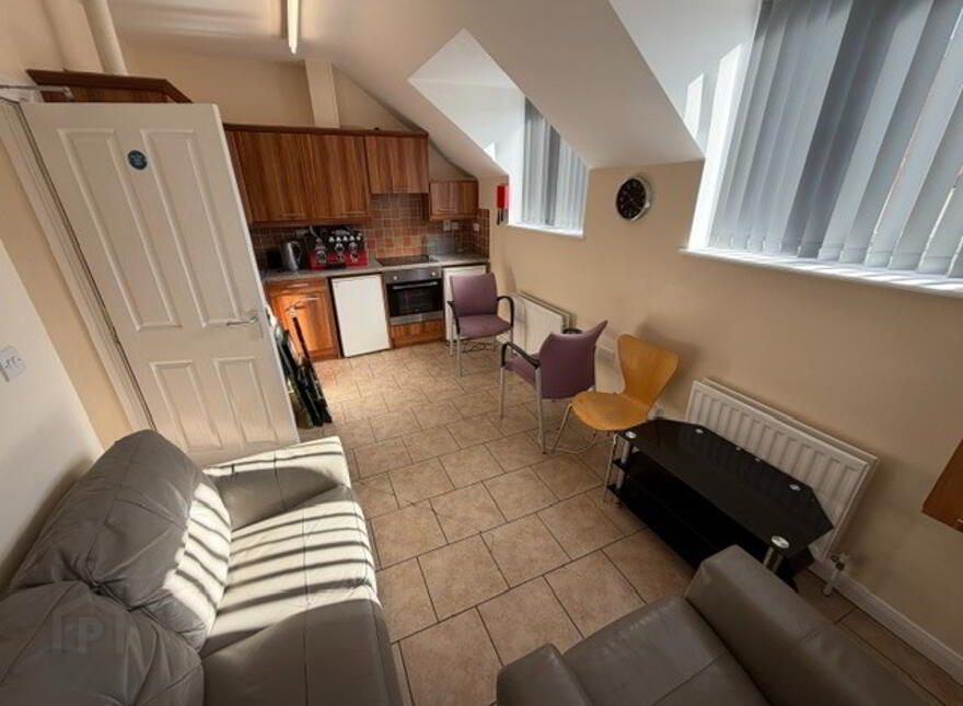Great 3 Bedroom Apartment, 34C Magdala Street, Queens University Quart...Belfast, BT7 1PU