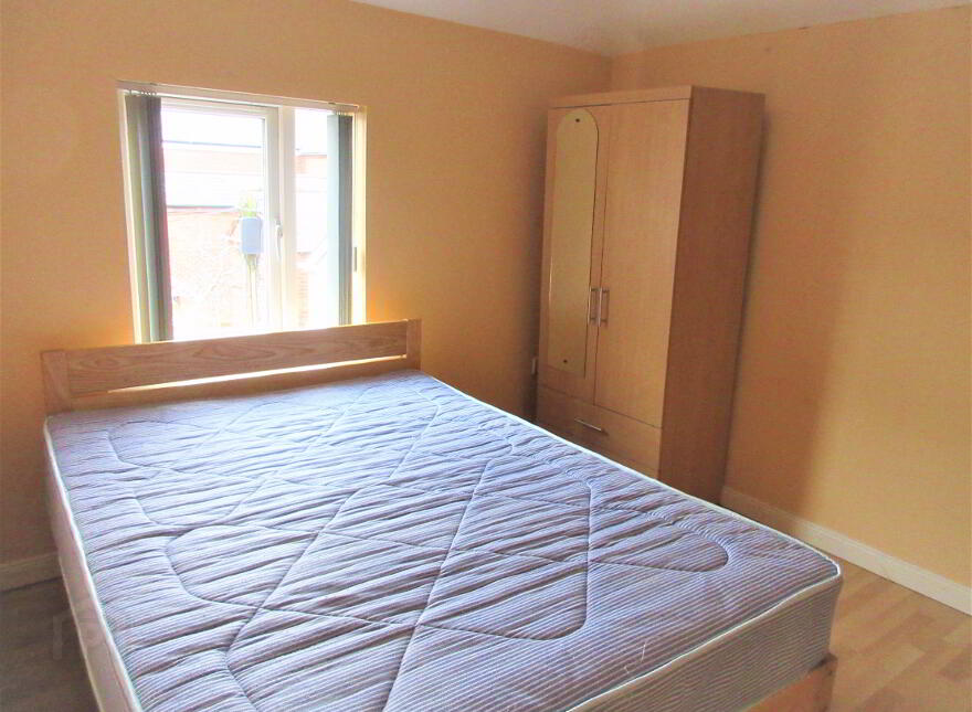 Great 4 Bedroom Apartment, 66C Rugby Avenue, Queens University Quarter, Belfast, BT7 1GZ