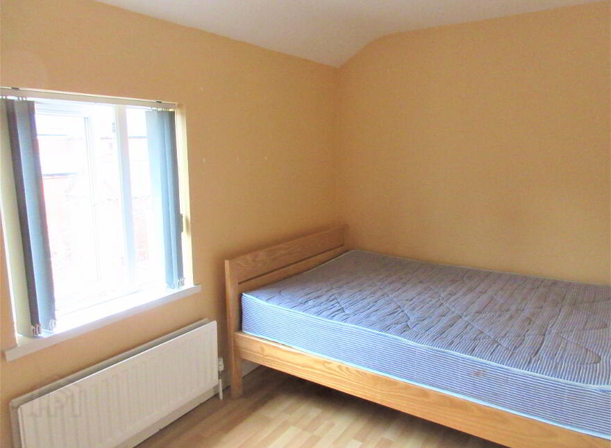 Great 4 Bedroom Apartment, 66C Rugby Avenue, Queens University Quarter, Belfast, BT7 1GZ