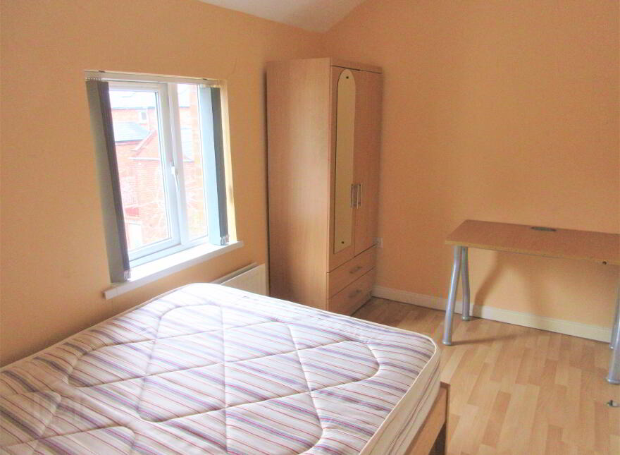 Great 4 Bedroom Apartment, 66C Rugby Avenue, Queens University Quarter, Belfast, BT7 1GZ