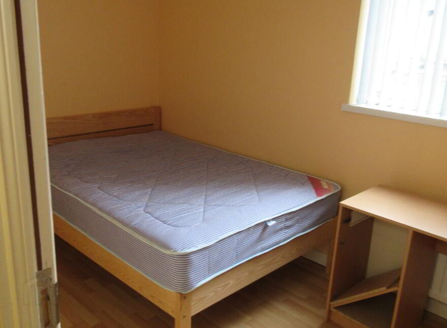 Great 4 Bedroom Apartment, 66B Rugby Avenue, University Quarter, Belfast, BT7 1GZ