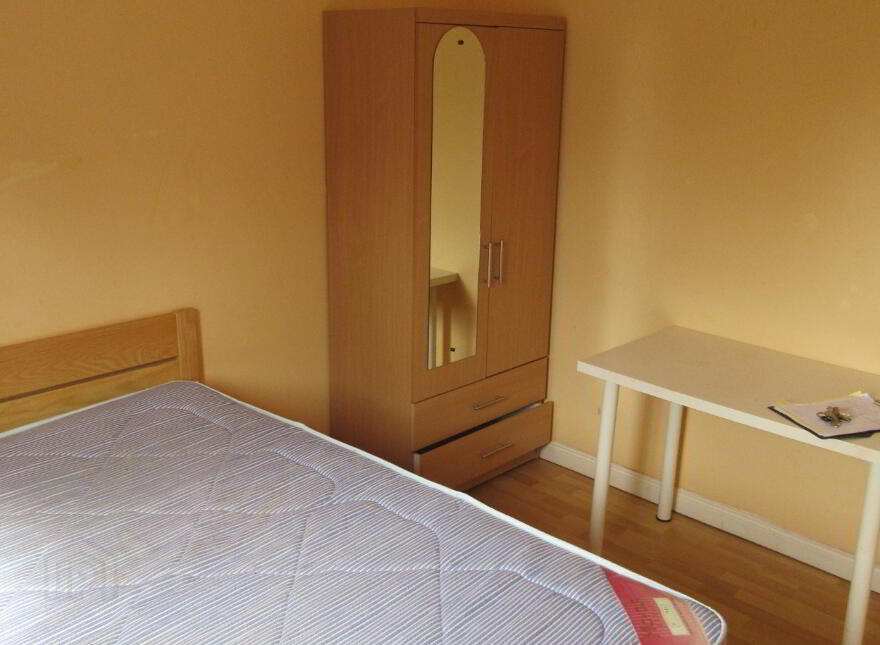 Great 4 Bedroom Apartment, 66B Rugby Avenue, University Quarter, Belfast, BT7 1GZ