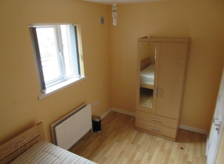 Great Apartment, 76b Rugby Avenue, Queens Quarter, Belfast, BT7 1RG