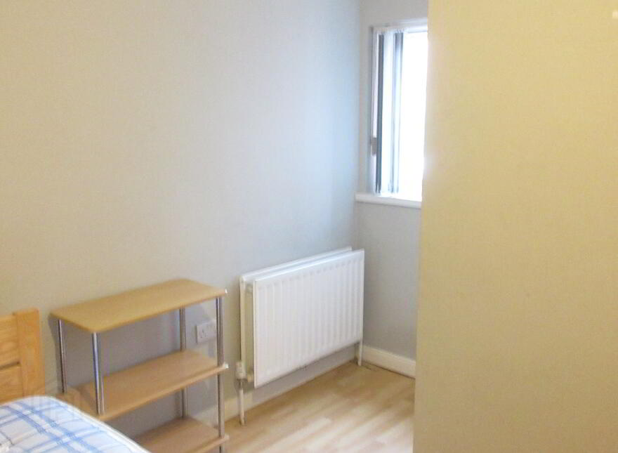Great Apartment, 76b Rugby Avenue, Queens Quarter, Belfast, BT7 1RG
