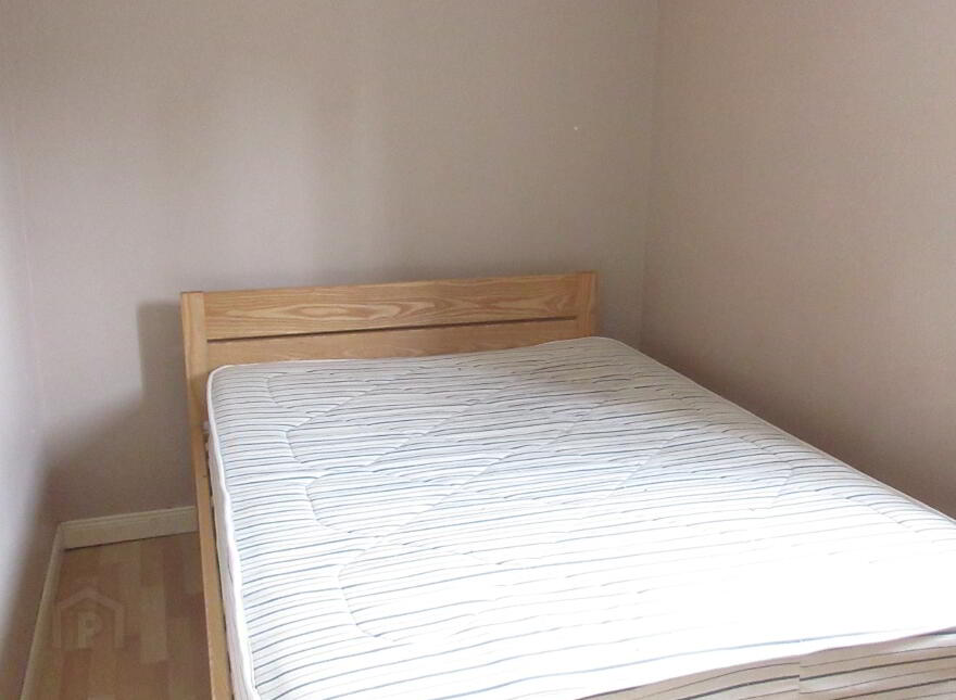 Great Apartment, 76b Rugby Avenue, Queens Quarter, Belfast, BT7 1RG