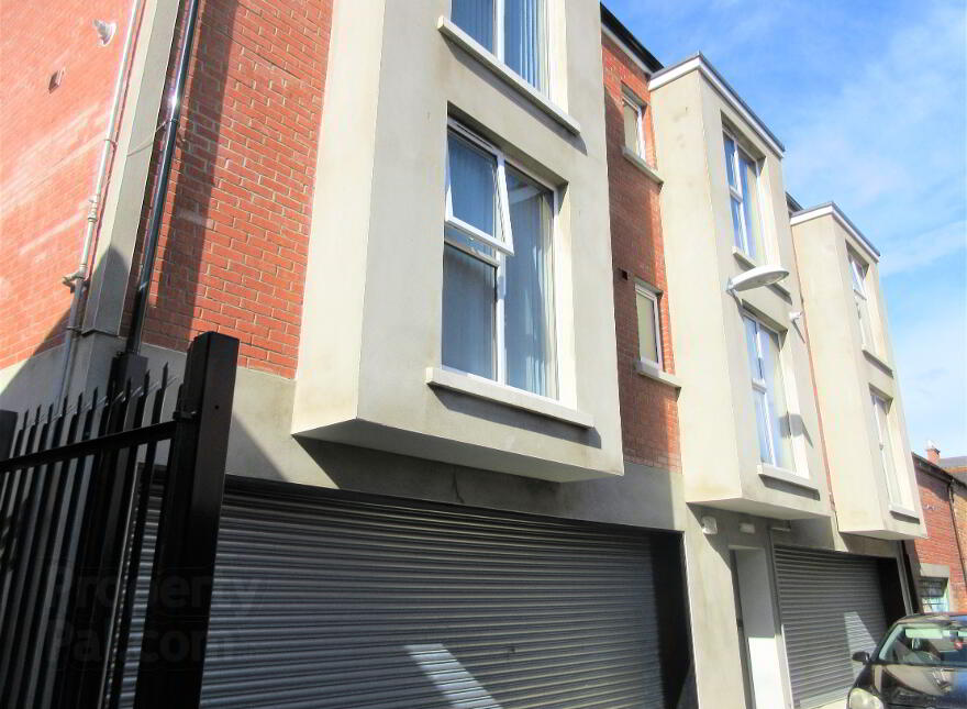 Great Apartment, 101a Rugby Avenue, Queens University Quarter, Belfast, BT7 1RG photo