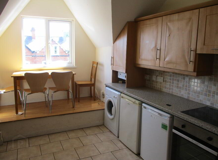 Great Apartment, 68c University Avenue, Queens Quarter, Belfast, BT7 1GY