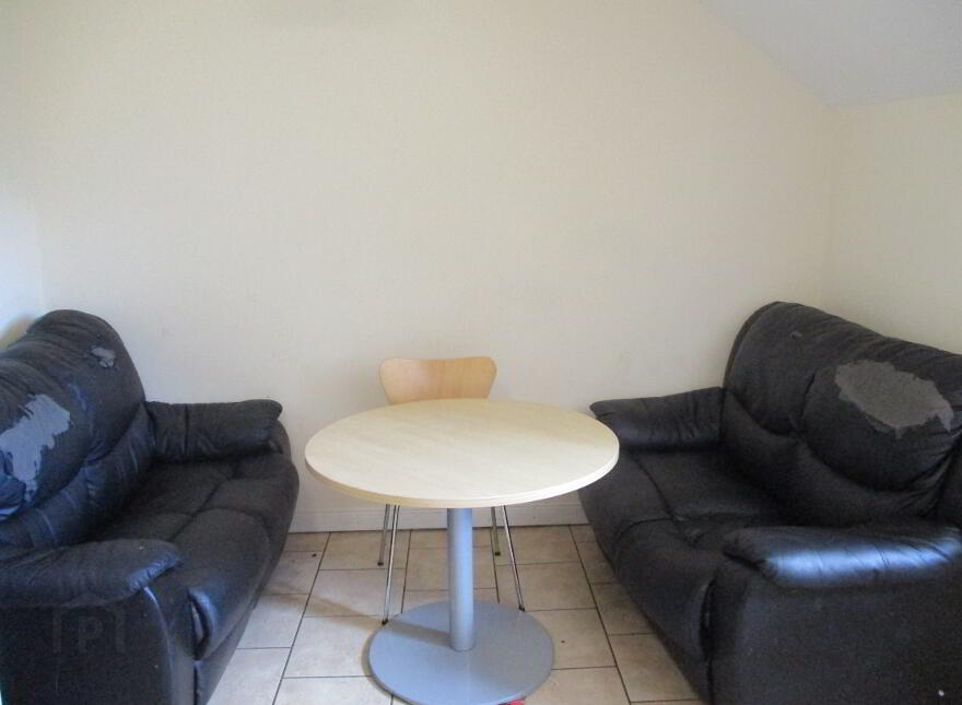 Great Apartment, 68c University Avenue, Queens Quarter, Belfast, BT7 1GY