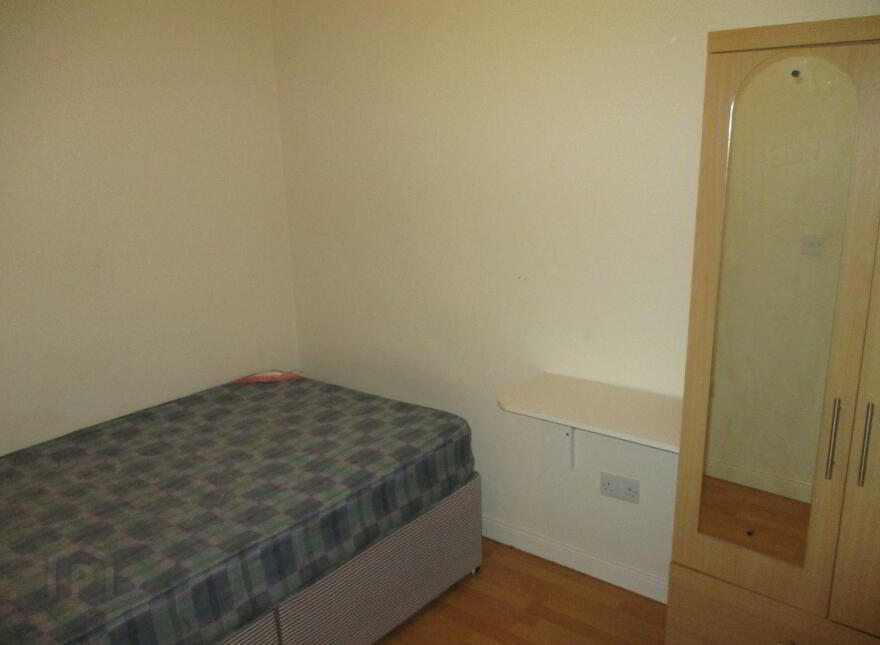 Great Apartment, 68c University Avenue, Queens Quarter, Belfast, BT7 1GY