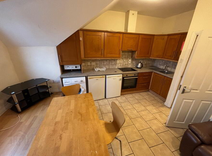 Great Apartment, 68C University Avenue, Queens Quarter, Belfast, BT7 1GY