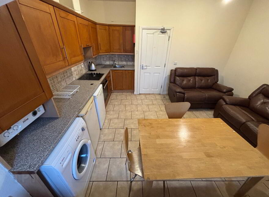 Great Apartment, 68C University Avenue, Queens Quarter, Belfast, BT7 1GY