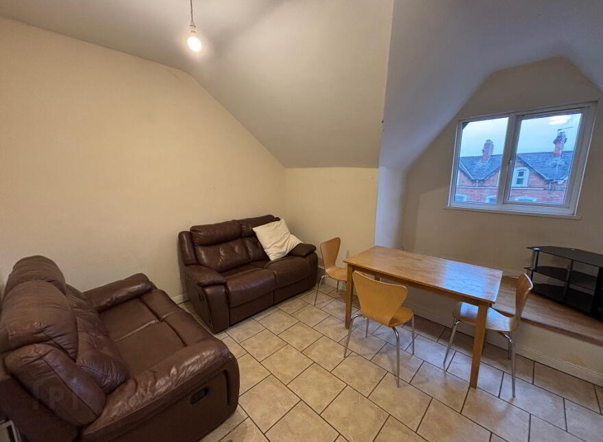Great Apartment, 68C University Avenue, Queens Quarter, Belfast, BT7 1GY