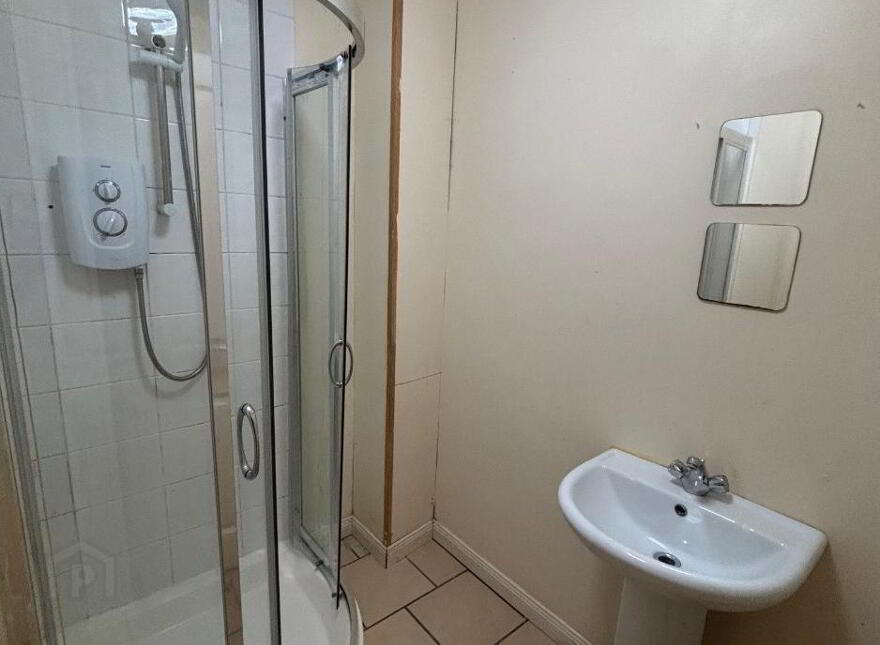 Great Apartment, 68C University Avenue, Queens Quarter, Belfast, BT7 1GY