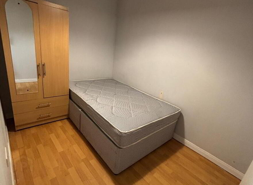 Great Apartment, 68C University Avenue, Queens Quarter, Belfast, BT7 1GY