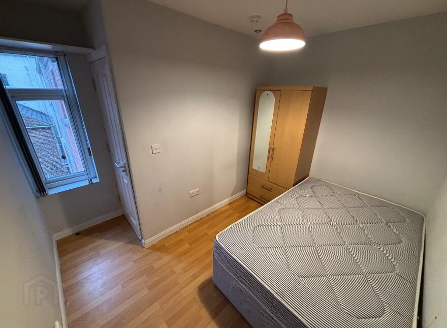 Great Apartment, 68C University Avenue, Queens Quarter, Belfast, BT7 1GY
