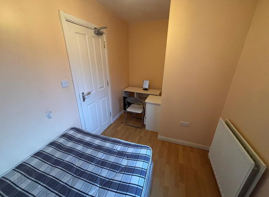 Great Apartment, 68C University Avenue, Queens Quarter, Belfast, BT7 1GY