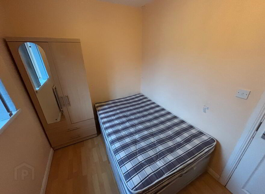 Great Apartment, 68C University Avenue, Queens Quarter, Belfast, BT7 1GY
