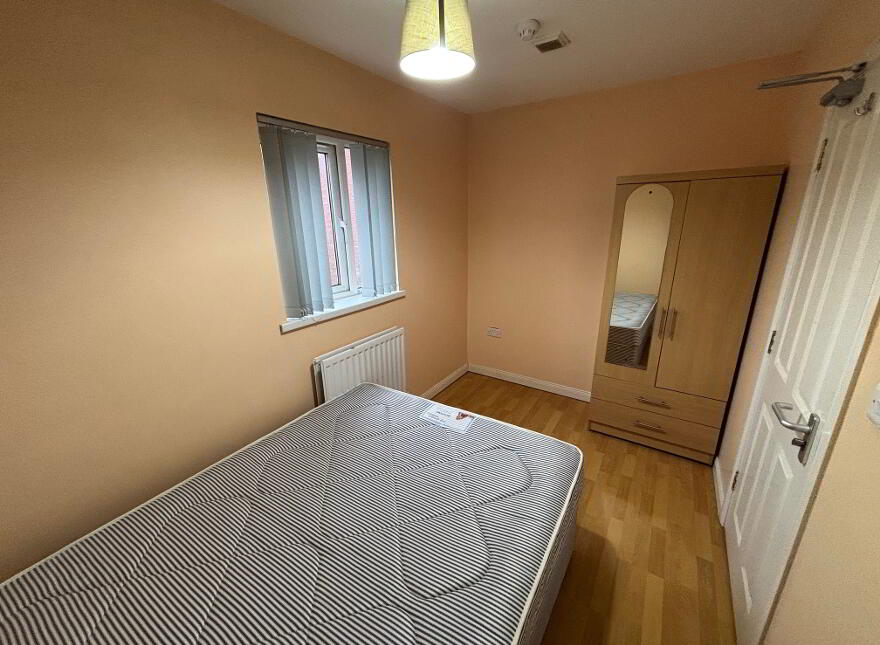 Great Apartment, 68C University Avenue, Queens Quarter, Belfast, BT7 1GY
