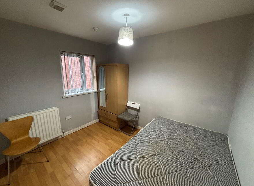 Great Apartment, 68C University Avenue, Queens Quarter, Belfast, BT7 1GY