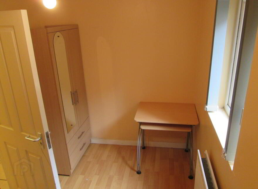 Great 4 Bedroom Apartment, 68A University Avenue, Queens Quarter, Belfast, BT7 1GY