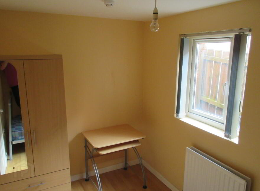 Great 4 Bedroom Apartment, 68A University Avenue, Queens Quarter, Belfast, BT7 1GY